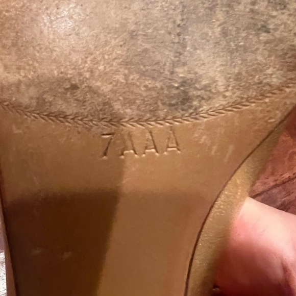 Vintage/Antique Neiman Marcus Gold and Silver Dress pumps - Picture 4 of 6